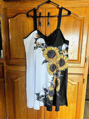 Dressfo Sunflower Skull Maxi in Black & White Size XXL